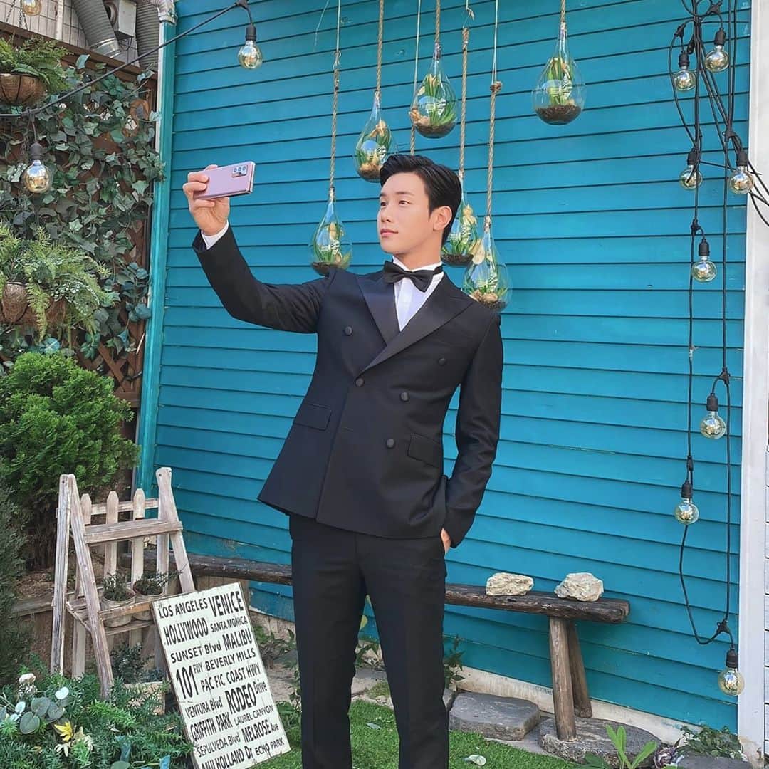 Lee Si-gangのインスタグラム：「뚜~둔!!!! 나랑결혼해줄래 🎵  (ㅋㅋ ㅋㅋㅋ ㅋㅋㅋ ㅋㅋ)  韓国ね寒すぎる。 昨日は逆転のマメイトが 終わりましたって聞きました。 ドラマを愛してくれてありがとね 皆、会いたいよ。お休み❣」