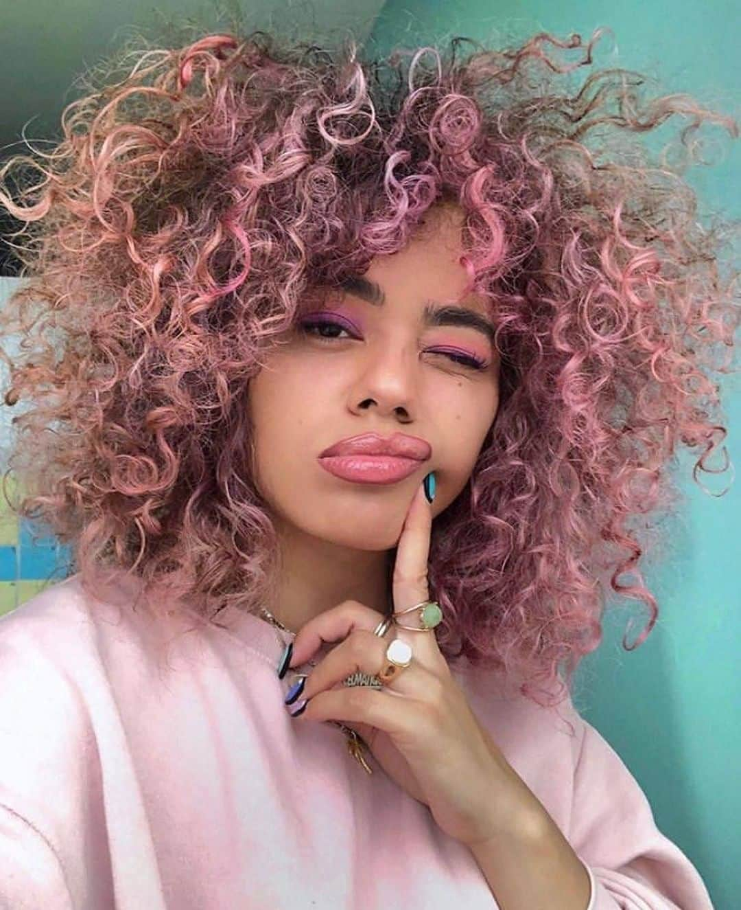 ghd hairさんのインスタグラム写真 - (ghd hairInstagram)「Pink curls. WIN. ALWAYS.💘   @melchijah  #ghd #WearItPinkDay #ghdpink #breastcancerawarenessmonth #breastcancerawareness #pinkcurls #pinkhair #naturaltexture #texturedhair #hairenvy #hairgoals」10月23日 23時15分 - ghdhair