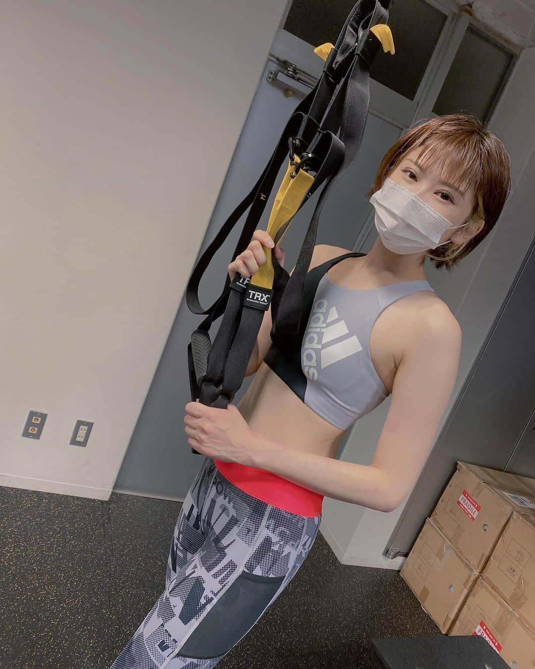 水野夏子さんのインスタグラム写真 - (水野夏子Instagram)「2週間ぶりのトレーニング！  体が重たくなってきたので ちゃ？と鍛えなきゃ！！  #トレーニング #筋トレ #アディダス」10月23日 23時19分 - natsukonatsu0830