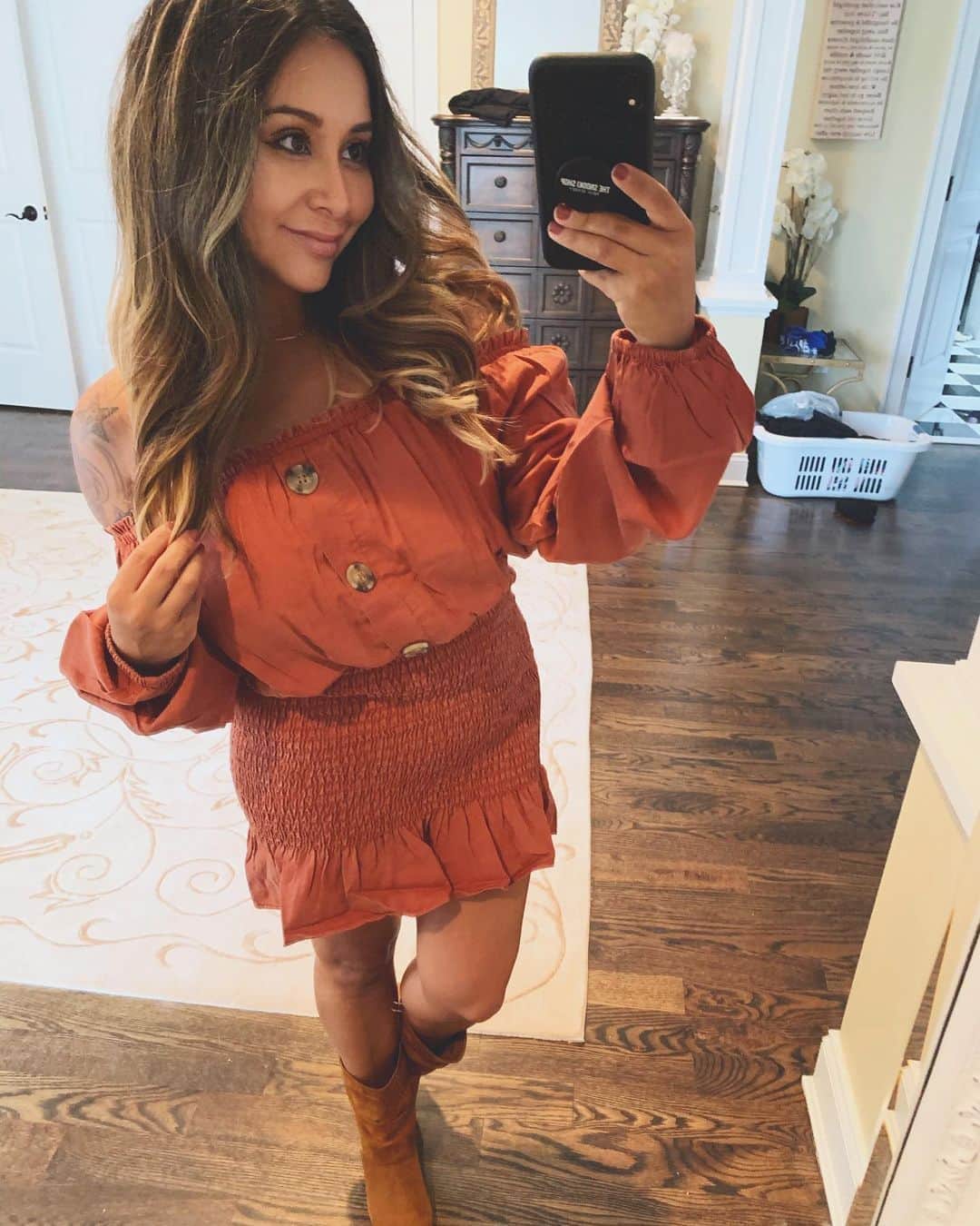 ニコール・ ポリッツィのインスタグラム：「New Fall Arrivals MAWMAS 🔥more of my favvvvv looks in my story 💋 @thesnookishop」