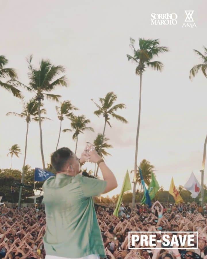 Sorriso Marotoのインスタグラム：「Falta 1 semaninha! 😍 Quem já fez o pre-save do "Sorriso Maroto - A.M.A - Volume 1" e assistiu um trechinho do clipe da música "Antes Que o Mundo Acabe"? 😃 Conta aí pra gente o que achou! O link pro pre-save tá na Bio 😉 @hurb @turismoalagoas @tjtamojunto @pontaverdefrances @tengupropaganda #AlagoasTeFazFeliz #SorrisoMarotoAMA」