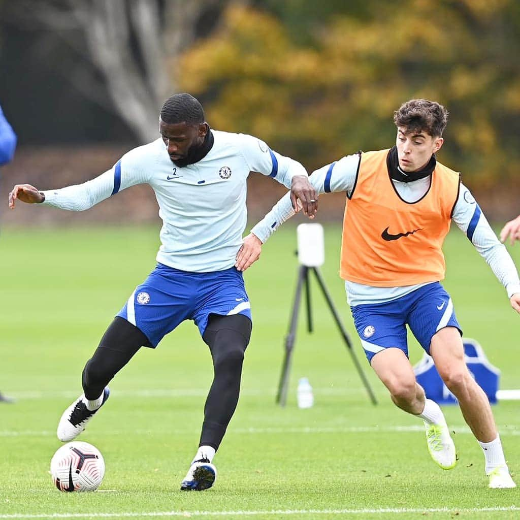 アントニオ・リュディガーさんのインスタグラム写真 - (アントニオ・リュディガーInstagram)「Energy 👊🏾💯 #Hustle #AlwaysBelieve @kaihavertz29 @chelseafc」10月23日 23時27分 - toniruediger