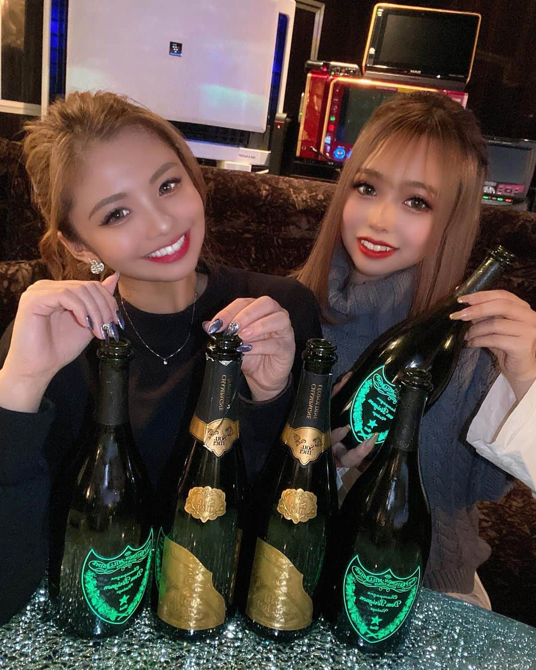 HINAのインスタグラム：「﻿ .﻿ ﻿ じゅりあと🍾﻿ ﻿ ﻿ #仲良し #飲み #プリティーウーマン #名古屋 #錦 #錦三 #キャバクラ #キャバ嬢 #ショータイム #シャンパン #シャンパンガール #ショーガール #メイク #かわいい #ダンス #コスプレ #撮影 #お酒 #酒ヤクザ #コスメ #大阪 #  飲み屋 #歌舞伎 #北新地 #六本木 #すすきの #ギャル #follow #followme #l4l」