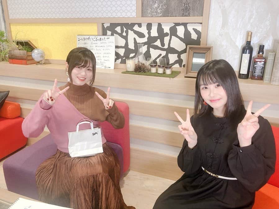 鈴木このみのインスタグラム：「🥰🤝🥰🤝  毎週(水)OPENREC「鈴木このみのOPEN HEART！」に、事務所の仲間になった相良茉優さんが来てくれました🥳まゆち！ こんなにいいのだろうか…！って位沢山の愛情を頂きました✨本当にありがとうございます😭 お絵描きで生まれる仲間意識…😳これからよろしくお願いします!!!  お洋服のタグも付けてみました〜！出来てる？👗」