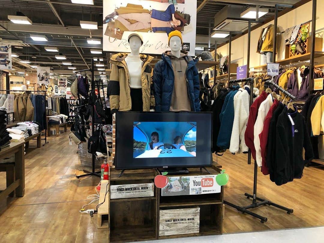 のインスタグラム：「Right-onさんに行ったら モニター展示されてたぁ😆 みんな見てねー！！  #ライトオン #Righton #ライトオンタイム #さくら野弘前店 #ファッション #camp7 #りんご娘 #ringomusume」