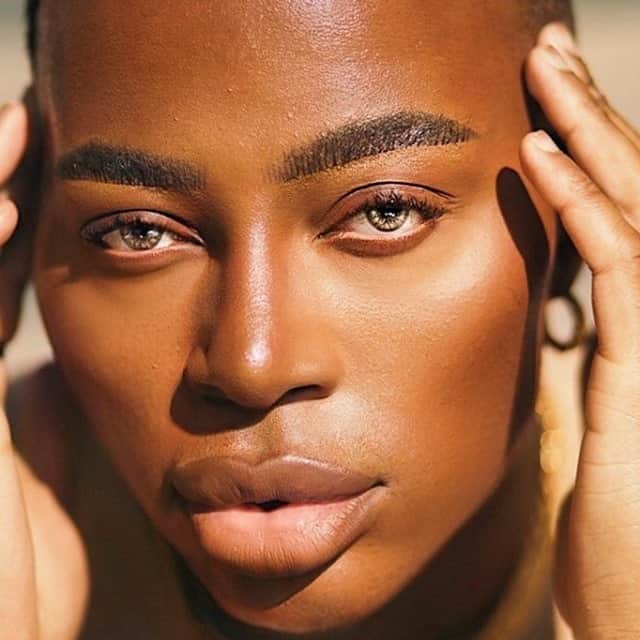 M·A·C Cosmetics UK & Irelandさんのインスタグラム写真 - (M·A·C Cosmetics UK & IrelandInstagram)「Gary Thompson @theplasticboy says “Black history month to me means celebrating everything that my community have accomplished and really going back and looking back at my roots to see the true origin of where I have come from and how far we have come as a community!”⁠ ⁠ #BlackHistoryMonth #MACCosmeticsUK #MACCosmetics⁠」10月23日 23時42分 - maccosmeticsuk