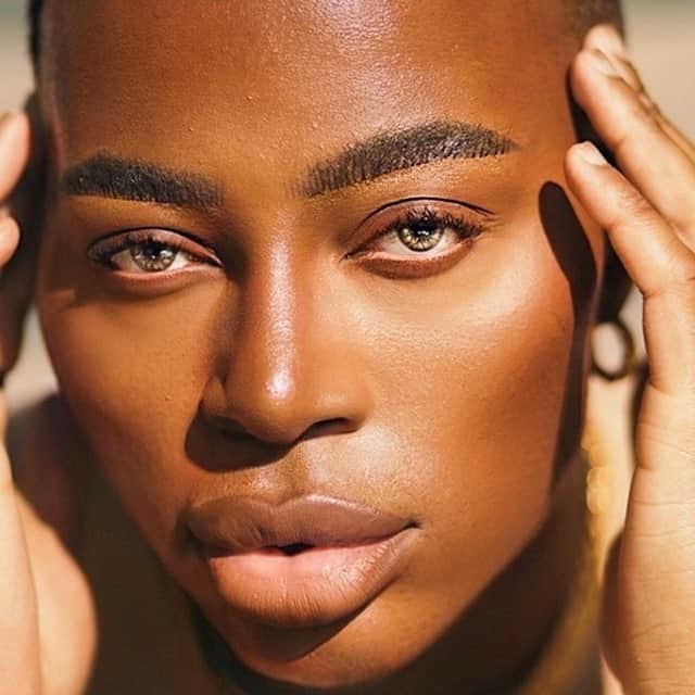 のインスタグラム：「Gary Thompson @theplasticboy says “Black history month to me means celebrating everything that my community have accomplished and really going back and looking back at my roots to see the true origin of where I have come from and how far we have come as a community!”⁠ ⁠ #BlackHistoryMonth #MACCosmeticsUK #MACCosmetics⁠」