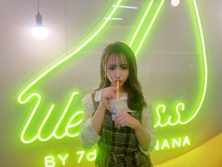 のインスタグラム：「. 優ちゃんと、所属してるTWINPLANETにできた バナナジュース専門店に行ってきたよ🥰🍌 . . いまバナナジュース流行ってるけど、 この #7daysbanana は、 砂糖不使用のオーガニックバナナジュースで、 トッピングもたくさんあって、 おいしい！たのしい！ヘルシー♡！ . 美容と健康に良さそうな感じがぐんぐんしました！ . . みんなも行ってみてね💓 . . @7daysbanana  . . #事務所 #TWINPLANET #ツインプラネット#バナナジュース #バナナジュース専門店 #東京 #表参道 #渋谷 #流行り #オーガニック #ダイエット #腸活 #美容 #fashion #ゆる巻き #編み込み下ろし #シースルーバング #idol #japan #girl #自撮り #メイク #女子 #girly #smile #instagood #likeforlikes #followme」