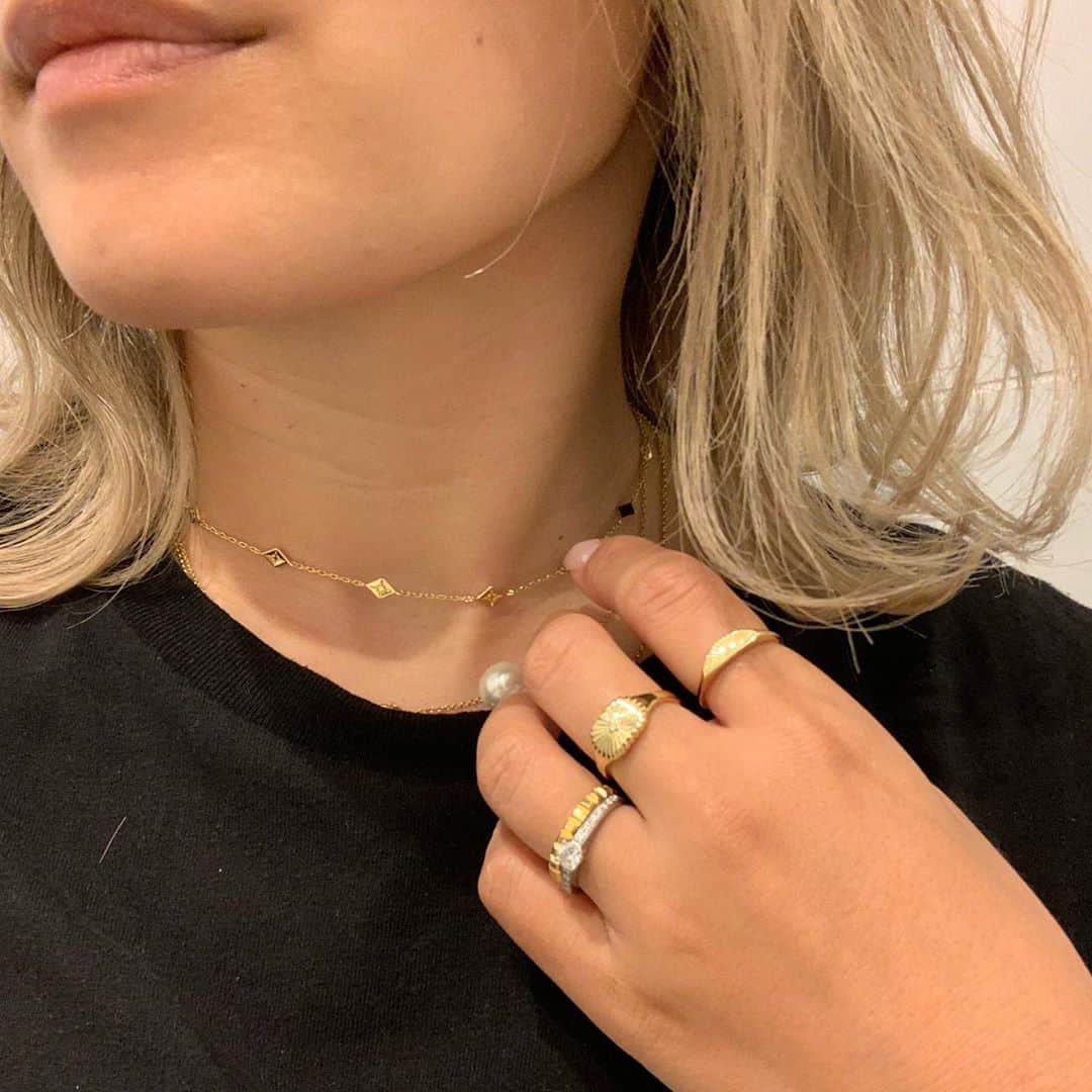 mamijinguのインスタグラム：「私の大好きなアクセサリー 短いネックレスと人差し指と中指の指輪💍 @wanderlustandco  髪はたかちゃん🧸 @yumi_laidback   今回はハイライトたっくさんたっくさん入れてもらった✨  #jillandlovers #nail #nailart #paragel #gelneil#gel #ネイル #ネイルアート #me #look #love #かわいい」