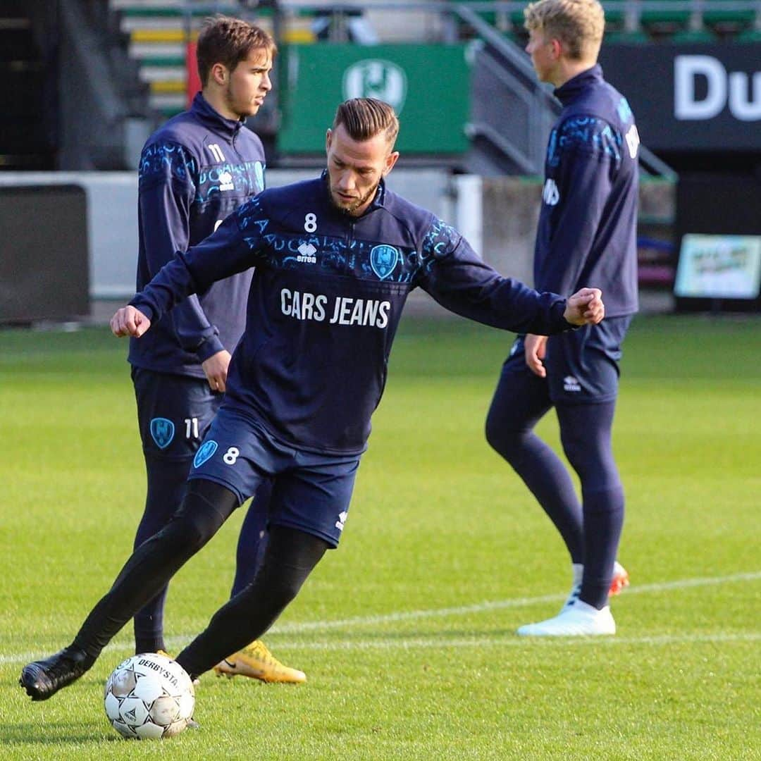 ADOデン・ハーグさんのインスタグラム写真 - (ADOデン・ハーグInstagram)「🏟 Er werd vandaag weer eens getraind in het Cars Jeans Stadion 🌱  #OnzeTrots」10月23日 23時59分 - adodenhaag