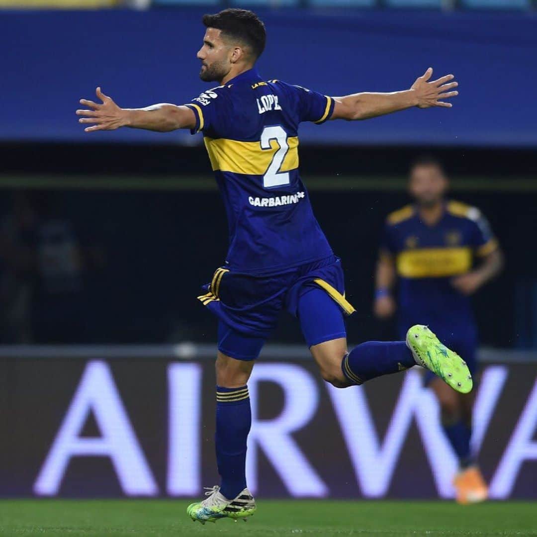 リサンドロ・ロペスのインスタグラム：「Feliz por la victoria, contento por el Gol! Terminamos la zona  de la mejor manera. VAMOS BOCA 💙💛」