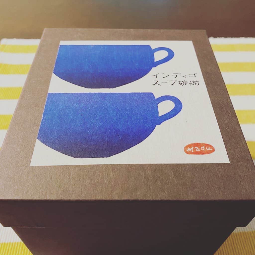 今村美乃さんのインスタグラム写真 - (今村美乃Instagram)「@madu_housewareshop   ずっとずっと欲しかった#スープカップ を我が家にお迎えした。  インディゴブルーって本当に綺麗な色だね。  我が家にあるシルバーも全部一新しようかって話になった。新年に向けて可愛いスプーンフォークたちを探すの楽しみだなぁ。  #食器好き #お皿 #可愛い食器」10月24日 0時06分 - imamurayoshino