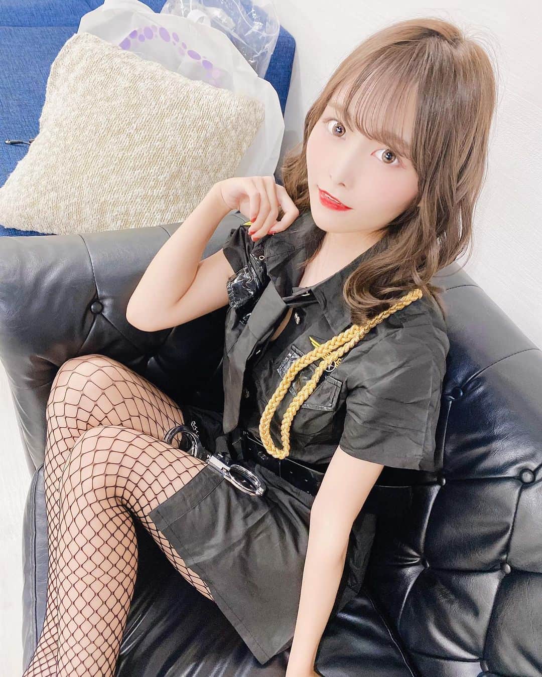 青木りさのインスタグラム：「悪い子は捕まえちゃうぞ😉 . . . . . . . . #ハロウィン #ハロウィンコスプレ #ポリス #ポリスコスプレ #ミニスカポリス #ミニスカ #網タイツ #ポートレート #被写体 #撮影会モデル #撮影会 #水着 #グラビア #グラドル #グラドル自画撮り部 #gravure #japaneseidol #halloween #좋아요반사 #오오티디 #메이크업 #립스타그램」