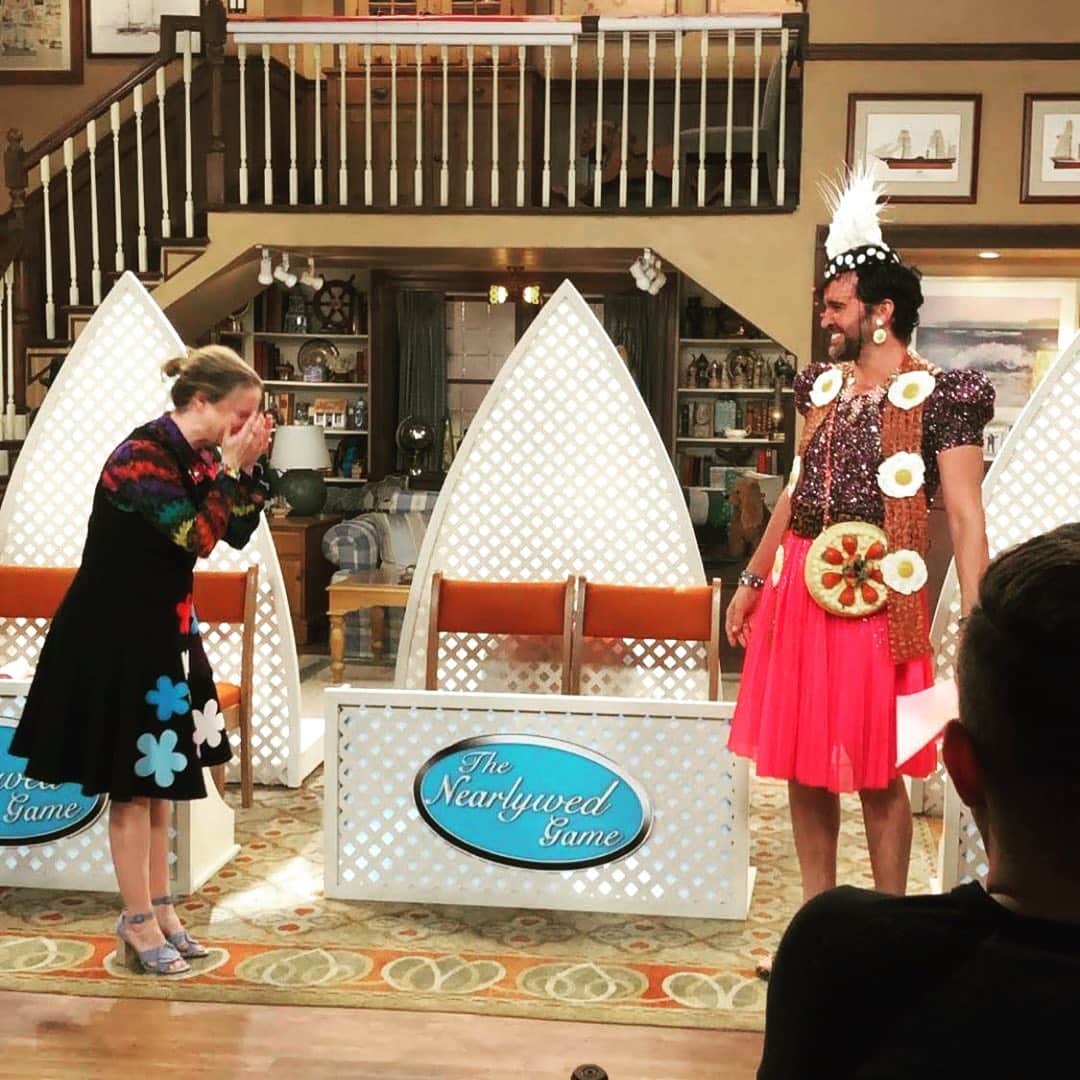 のインスタグラム：「#FlashbackFriday to the first time I saw @juanpablodipace dressed as Kimmy Gibbler! 🥓🍳 What a glorious sight! 😍 Stay tuned for details on my 9th Annual #KimmyGibblerCostumeContest happening October 31st! 🎃👻 #fullerhouse (📸: @fashtagnicholas)」