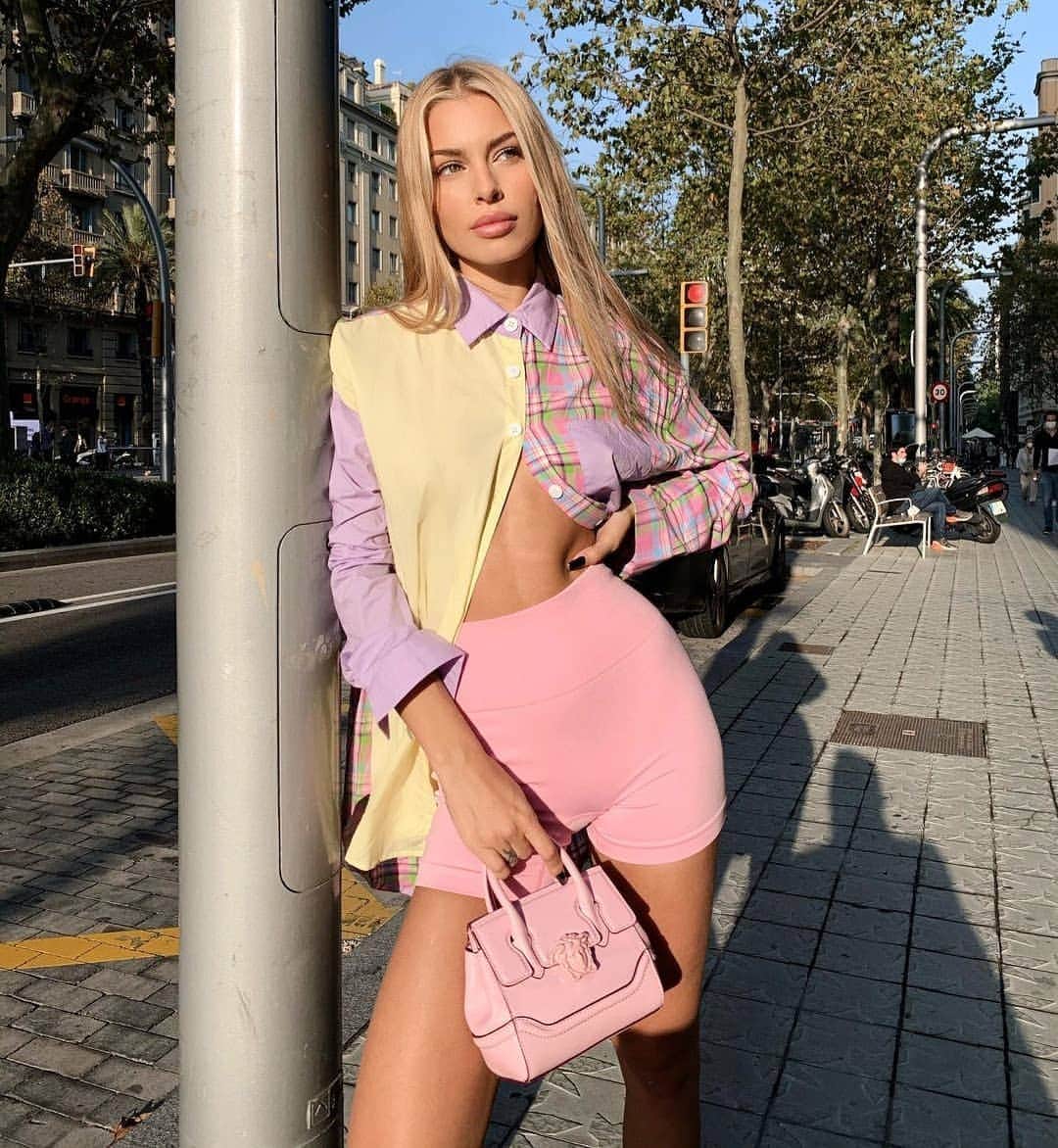 SHEINさんのインスタグラム写真 - (SHEINInstagram)「Pops of color to brighten up the day.✨💕 @goicoechea  Shop Item #: 1520950  #SHEINgals #SHEINstyle #colorblock #chic」10月24日 0時14分 - sheinofficial