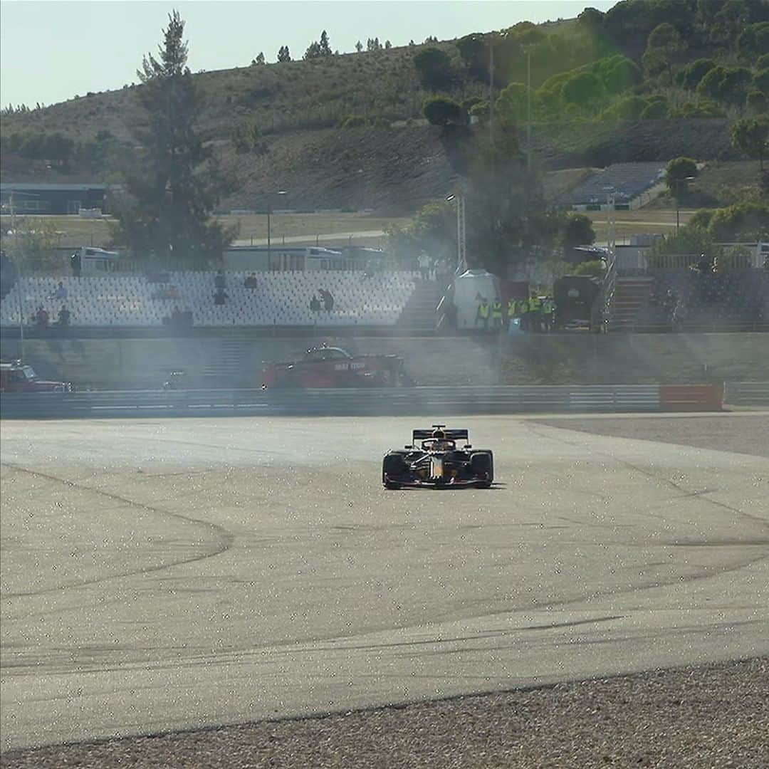 F1さんのインスタグラム写真 - (F1Instagram)「Another red flag in FP2! 🚩  Verstappen and Stroll collide at Turn 1 battling over the same piece of track 💥  #F1 #Formula1 #PortugueseGP #Stroll #Verstappen」10月24日 0時16分 - f1