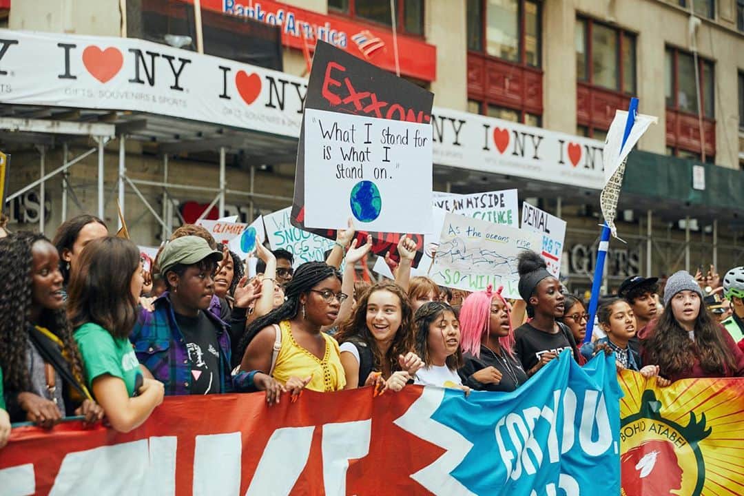 Vogueさんのインスタグラム写真 - (VogueInstagram)「The issue of climate change is at the top of many Americans' minds as we head into the last few weeks before the 2020 election. The number of Americans who see climate change as a crisis is steadily growing, with about 8 in 10 poll respondents agreeing that it is fueled by human activity. If Trump wins again in November, we could be looking at four more years of his administration rolling back environmental protections and undermining the U.S.’s ability to help address climate change on a global scale.  “This really has become a climate election,” says Maggie Thomas, the political director of environmental nonprofit @EvergreenAction, who has served as climate policy advisor to @senwarren and deputy climate director to @govinslee. “I think we’re seeing robust discussion around what is the right set of national climate policies that we need in order to ensure that we have a livable future.”  Tap the link in our bio to read more. Photographed by @shanajade at the NYC Climate Strike in 2019」10月24日 0時20分 - voguemagazine