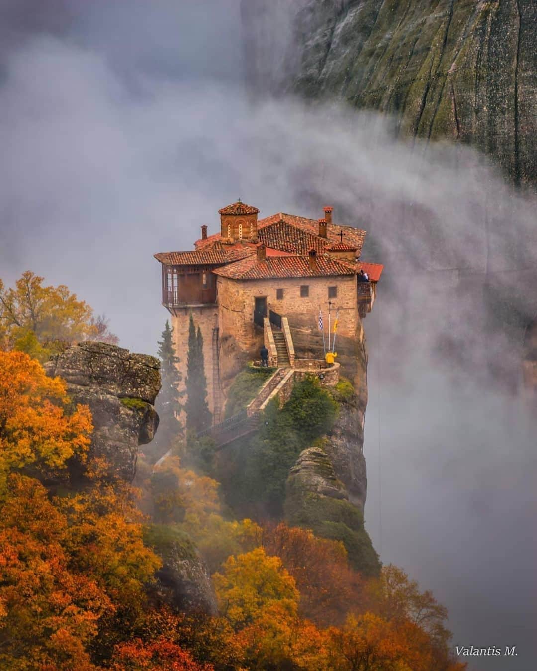Wonderful Placesさんのインスタグラム写真 - (Wonderful PlacesInstagram)「Beautiful fall in Meteora - Greece ✨🍁🍁🇬🇷🇬🇷✨ . Pictures by ✨✨@minogiannisvalantis✨✨ #wonderful_places for a feature ❤️🍁」10月24日 0時25分 - wonderful_places