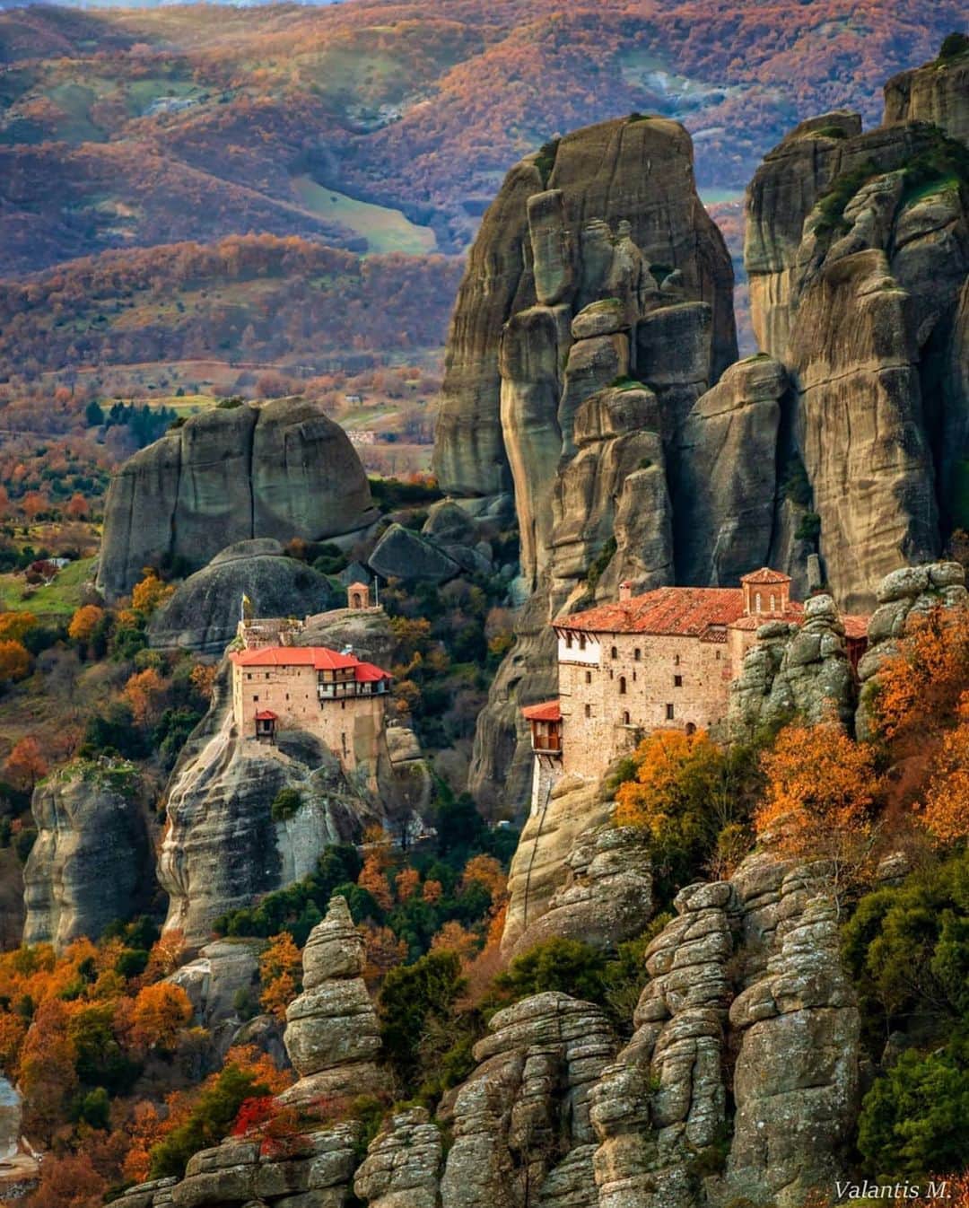 Wonderful Placesさんのインスタグラム写真 - (Wonderful PlacesInstagram)「Beautiful fall in Meteora - Greece ✨🍁🍁🇬🇷🇬🇷✨ . Pictures by ✨✨@minogiannisvalantis✨✨ #wonderful_places for a feature ❤️🍁」10月24日 0時25分 - wonderful_places