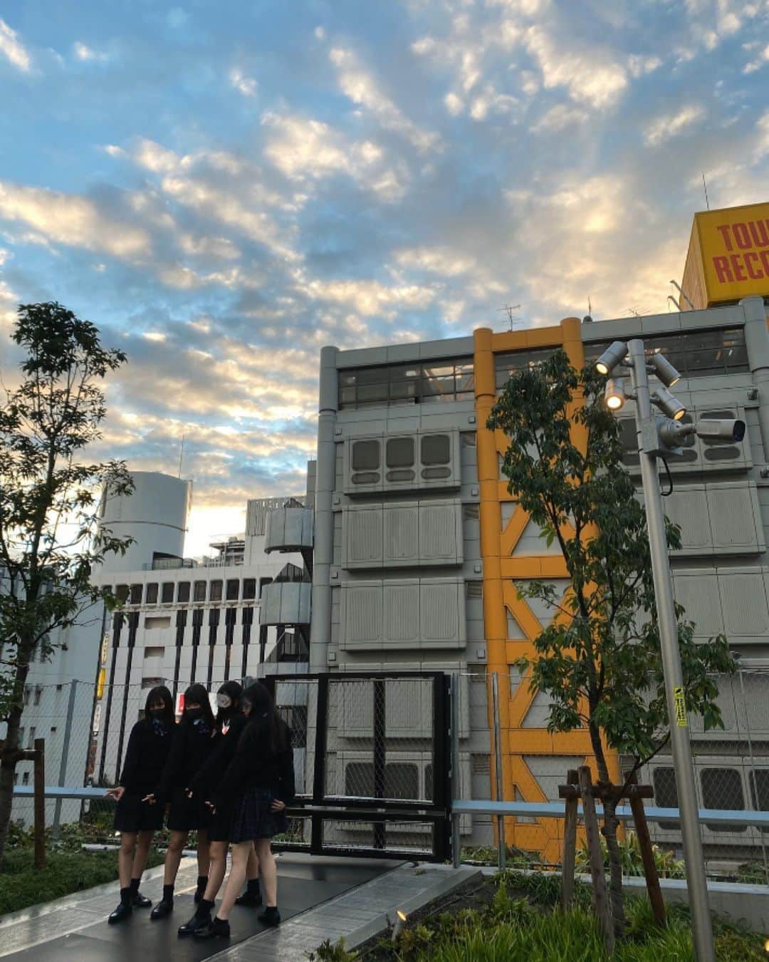 のインスタグラム：「雨上がり。新しい渋谷が好きになった☺️  #渋谷　#shibuya #宮下パーク #宮下公園 #ミヤシタパーク #澤真希 #東京散歩」