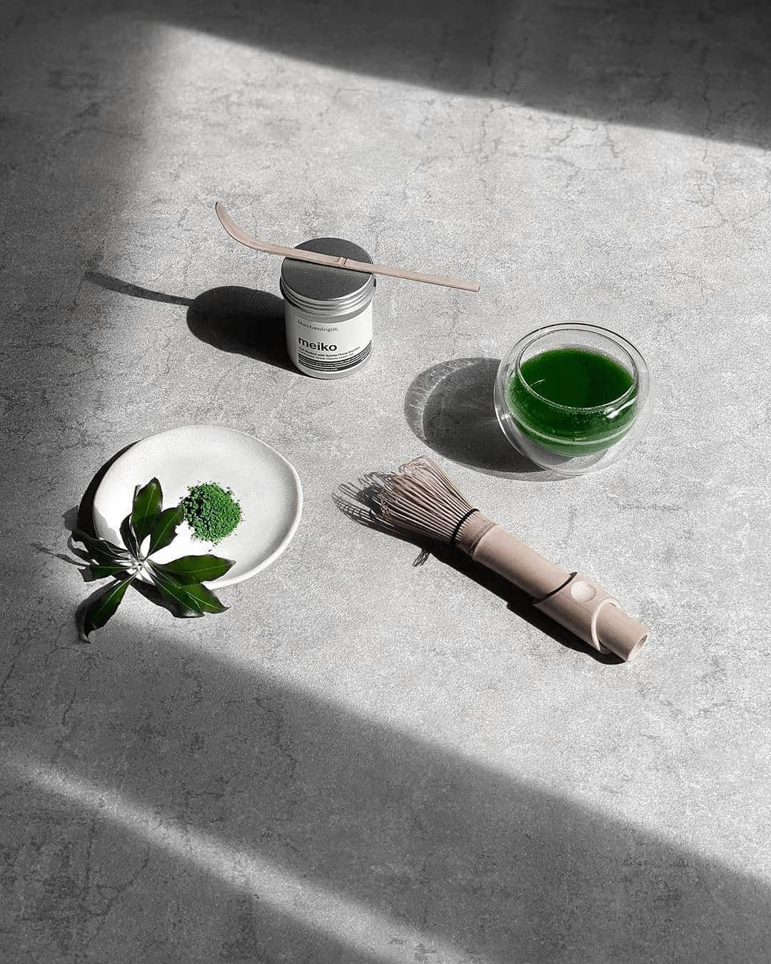 Matchæologist®さんのインスタグラム写真 - (Matchæologist®Instagram)「🙋 Hands up if you’d love to join this afternoon #Matcha break! We cannot thank our amazing @charchax  @matchaeologist_jp enough for the beautiful photo featuring Matchaeologist Matcha Brewing Kit and Meiko™ Ceremonial Matcha 🌿 prepared in a traditional style! 🙏 . 「... Matchaeologist’s Matcha has a delicate balance both in taste and aromas, and it is good that it does not easily get clumpy, so it dissolves even in cold water. The secret is not only using good-quality tea leaves, but also in the process of carefully grinding the leaves using a granite stone-grinder over time. You can easily make the finest cup of matcha using their Cloud Glass Chawan and the Full-Hand Chasen Whisk. Please give it a try! 🍵...」- @charchax . 👉 Click our bio link @Matchaeologist to learn more about our artisanal matcha. 🍃 . Matchæologist® #Matchaeologist Matchaeologist.com」10月24日 0時31分 - matchaeologist