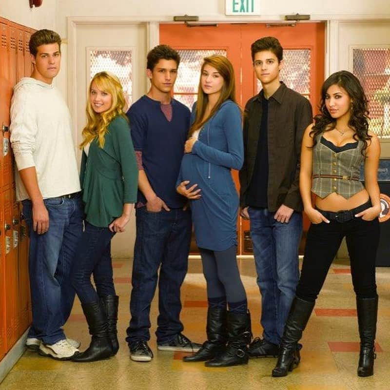 シェイリーン・ウッドリーのインスタグラム：「anddddd were backkkk for Secret Life Of The American Teenager season ..... 2020!! to make sure you all are #GoodToVote we've teamed up with HeadCount to get you registered and ready to hit the polls. if we can get 300 of you take a voting action through our link (headcount.org/secretlife) (IN BIO!!!) we're getting the SLAT gang back together for a live Happy Hour. (hopefully none of us will end up preggers this time...but, with this group, who knows!) submit your questions to secretlifereunion@gmail.com, for a chance to be featured! happy voting!」