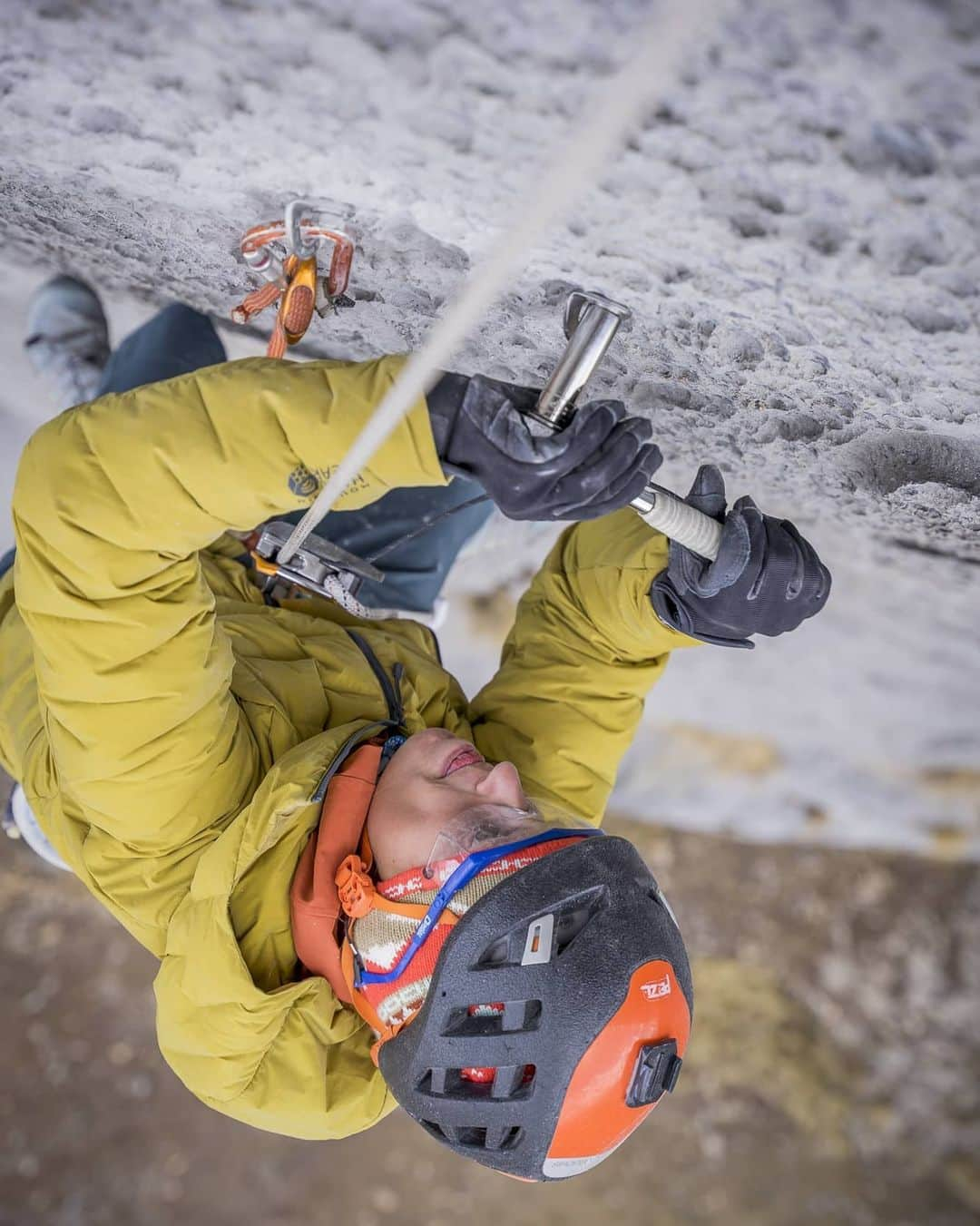 シャーロット・デュリフさんのインスタグラム写真 - (シャーロット・デュリフInstagram)「Puffy time (woohoo!) ❄  @mountainhardwear has been nailing their down jackets, especially with the Stretchdown Collection that adds stretchability to comfort and warmth 🔥 check out the full collection on their page (spoiler alert : their recent posts feature Lulu 🐶)  It was definitively a nice piece to have in Peru last fall where it was so cold that @joshlrsn and I ended up bolting and climbing with our Stretchdown on!  📷 by @jan_novak_photography (miss you Jan!)  @petzl_official @eb_climbing @volxholds @luxov_connect」10月24日 0時43分 - chadurif