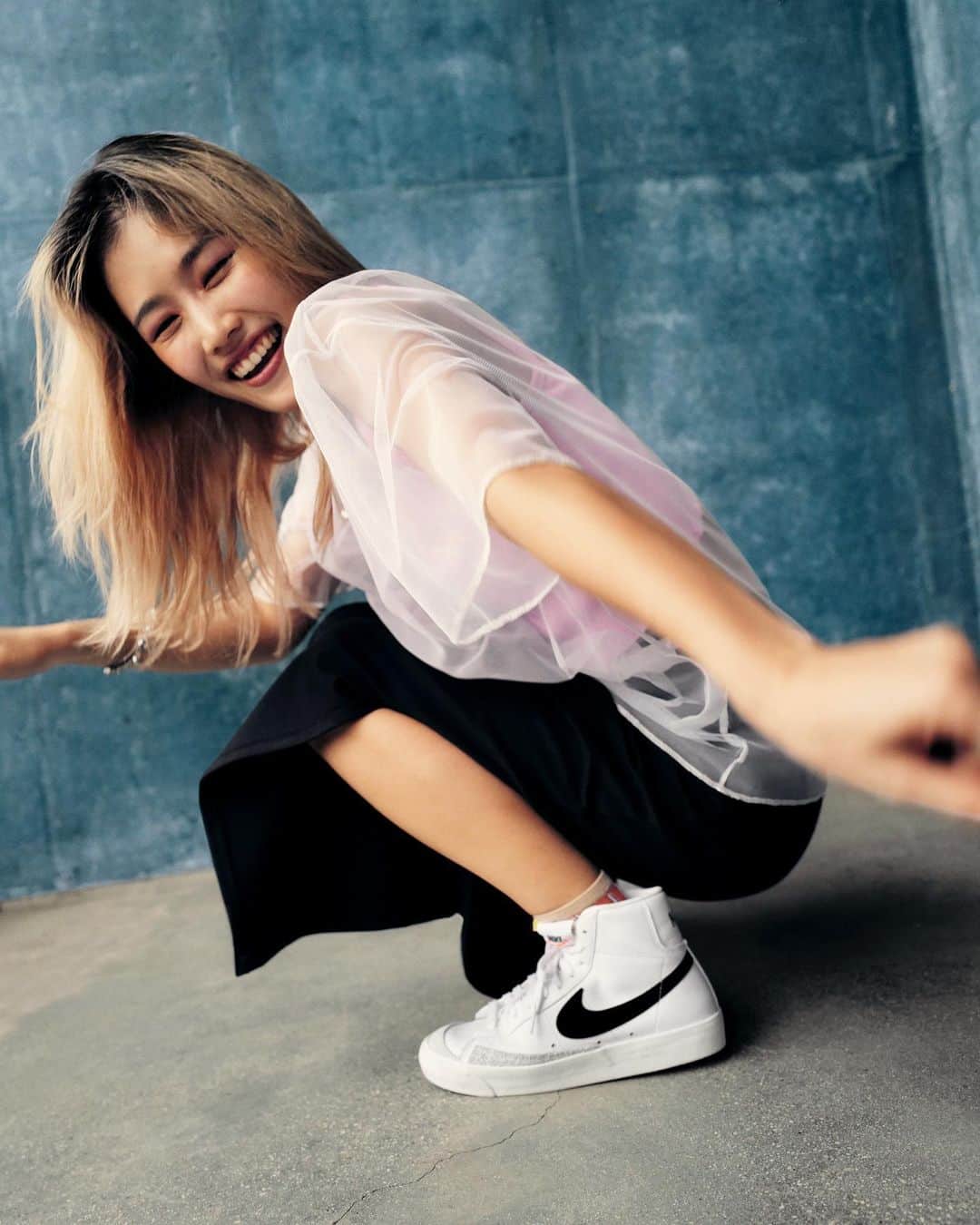 Nike Sportswearさんのインスタグラム写真 - (Nike SportswearInstagram)「“When I’m dancing, I can feel my blood circulating and I think how fascinating it is to be able to express my feelings through my body. Nothing makes me feel that joy more than dancing does,” @aracho216.   Read Ara’s full interview in the Nike App. Whatever moves you, express yourself in the Blazer. #NikeBlazer」10月24日 0時59分 - nikesportswear