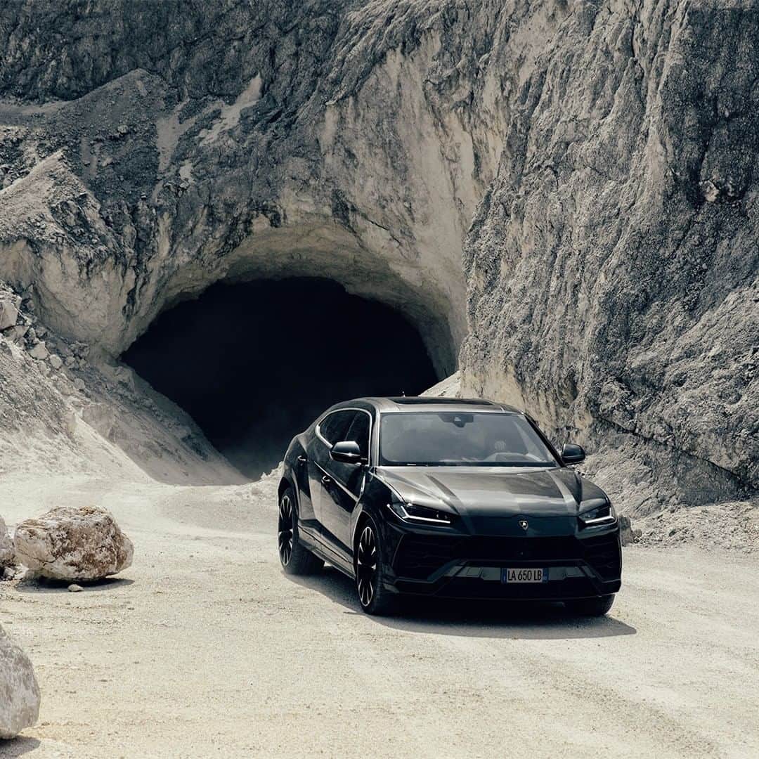 ランボルギーニのインスタグラム：「Lamborghini Urus and @mattiabalsamini explore the beautiful region of Friuli Venezia Giulia. From its lakes to caves, our Super SUV unlocks all roads to get there, as if it had been created to be here.  #Lamborghini #Urus #UnlockAnyRoad #WithItalyForItaly #FriuliVeneziaGiulia」