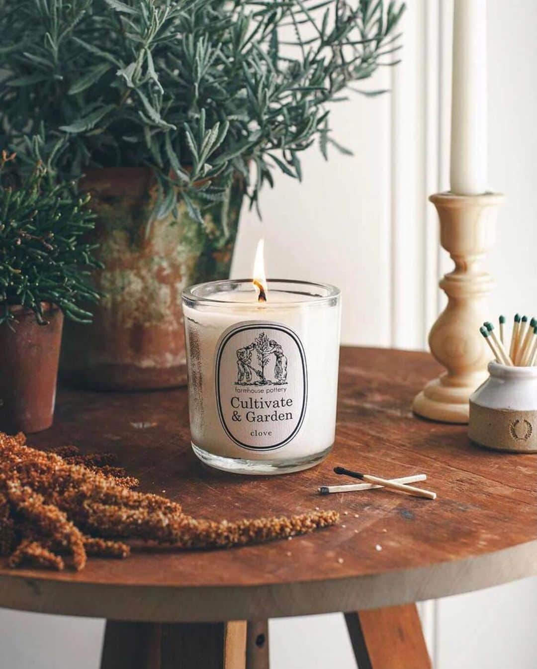 FOLKのインスタグラム：「All the cozy products we’re loving right now. You should probably check them out, too. 1.) @farmhousepottery 2.) @songofasparrow 3.) @lady_lancaster_ 4.) @sistergoldenshop 5.) @lineagegoods 6.) @themaplehouseco」