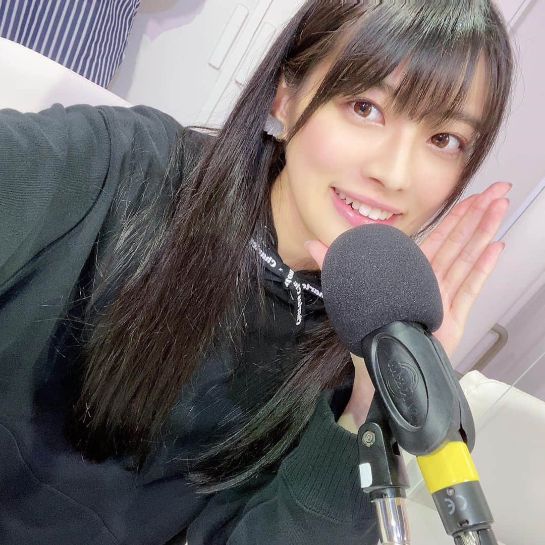 藤田いろはのインスタグラム：「めっちゃ！よきラジ観てくださった方、現地に来てくださった方、聞いてくださった方ありがとうございました🐰﻿ ﻿ 実は原稿をほぼ全部変えて、ミスFLASH2021候補生のことをもっと掘り下げる内容にしてみたりしてみました！﻿ 直前で内容変えたからいつも以上にドキドキした時間だったのですが、なんとか尺もしっかり守って終えられてホッとしました🌟﻿ ﻿ ﻿ ﻿ ミスFLASH関連の活動だと25日も撮影会あるのでそちらもぜひお待ちしてます✨﻿ いつもと違うスタジオだから楽しみー！﻿ ﻿ ﻿ ﻿ AWの　#charleschaton 好きなの多くて最近いっぱい着がち💓﻿ ﻿ ﻿ ﻿ ‪#藤田いろは#グラビア#gravure #japanesegirl #レースクイーン#tokyo  #イヤリング #aziangirl  #ビジョビ #liquem #뷰티스타그램 #パーカー女子  #cosplay #黒髪ロング#ootd #소통해요#셀스타그램#モデル #model #그라비아 #ミスflash #日本的 #性感內衣 #mc #ラジオ出演 #渋谷クロスfm #sexy  #性感美女 #性感尤物」