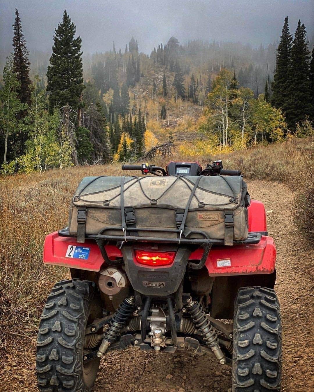 のインスタグラム：「Here's a great post from our friends at @oldephraimpowersports  What’s the best thing about fall riding? The smells, the colors, the temperature, the wildlife? #betteronahonda #hondaatv」