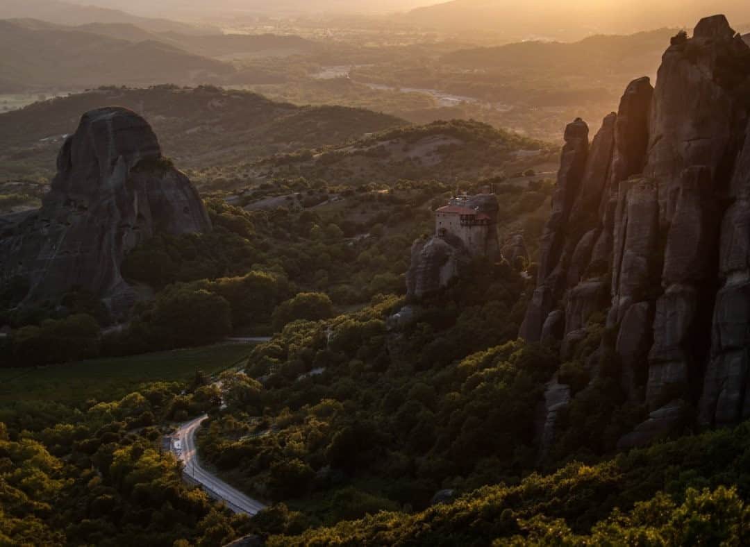 National Geographic Travelさんのインスタグラム写真 - (National Geographic TravelInstagram)「Photo by Muhammed Muheisen @mmuheisen / The sun sets over Meteora, a UNESCO World Heritage site best known for its clifftop monasteries, in central Greece. For more photos and videos from different parts of the world, follow me @mmuheisen and @mmuheisenpublic. #muhammedmuheisen #Meteora #Greece」10月24日 7時35分 - natgeotravel