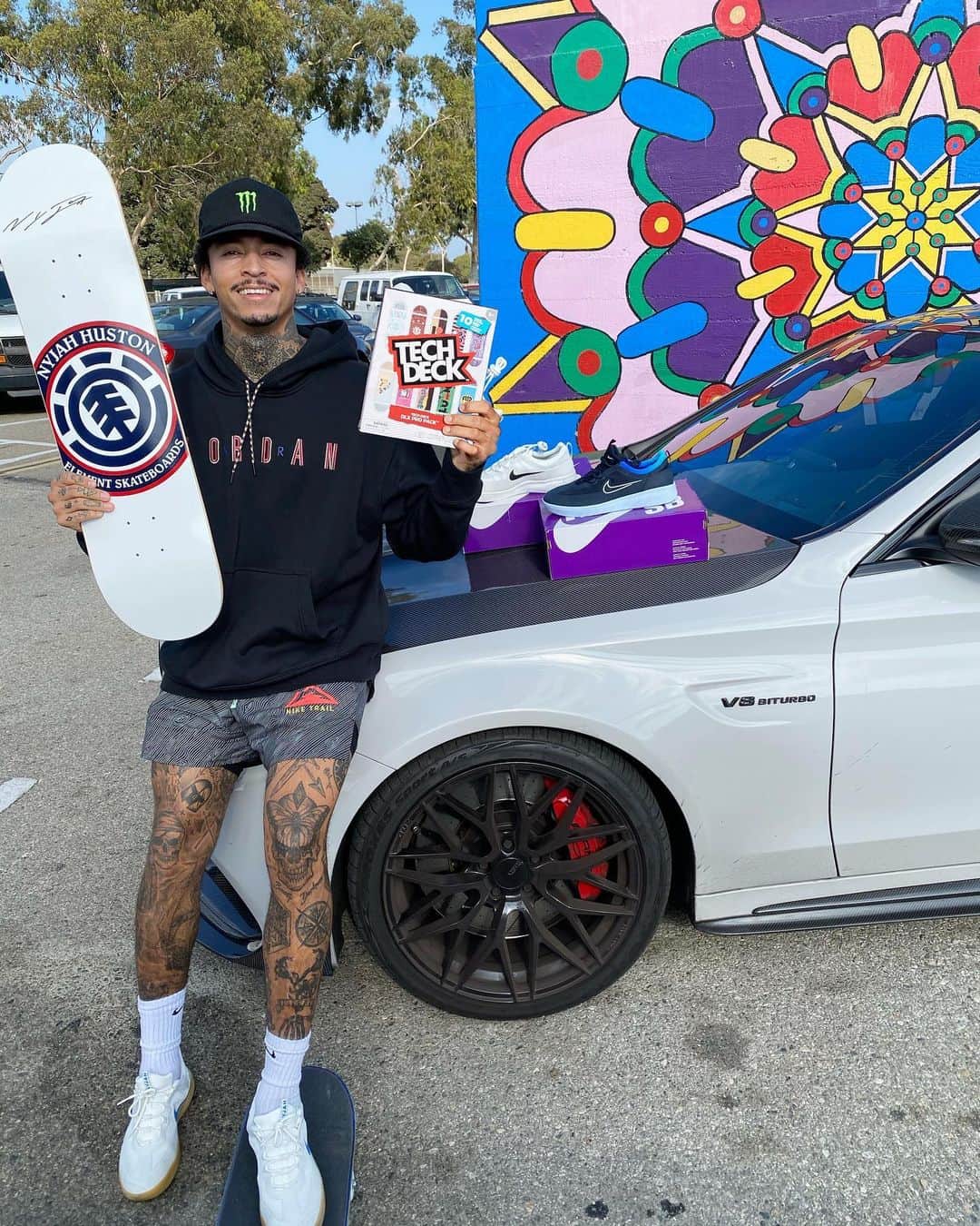 ナイジャ・ヒューストンのインスタグラム：「Yoooo @techdeck giveaway!!! To enter just tag 2 friends in the comments and give them a follow. Giving away 10 signed items of mine! Goodluck homiesss」