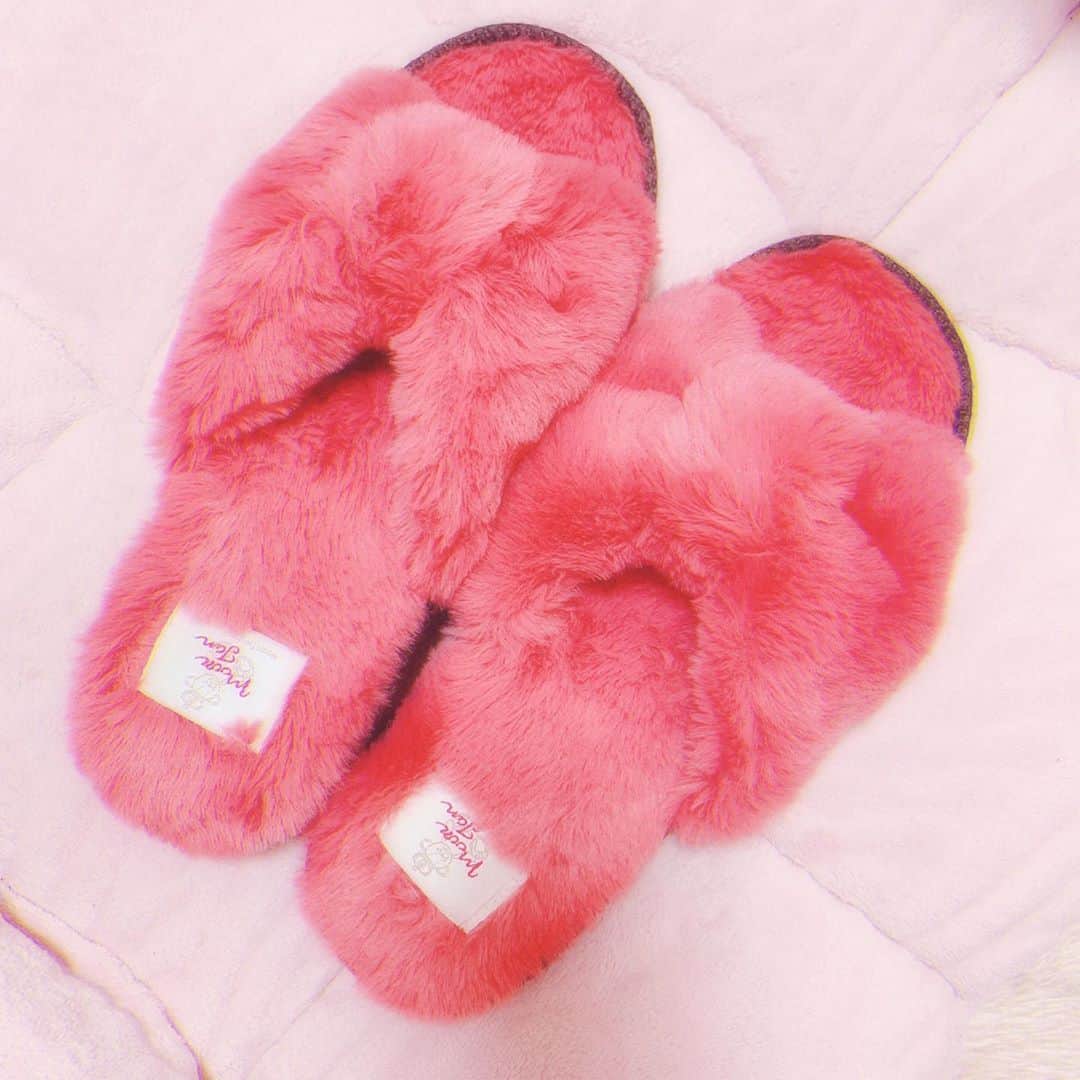 のインスタグラム：「新しいルームシューズ🎀 かわいいいいいい〜  #ルームシューズ #可愛い　#cute #りぼん　#room #靴」