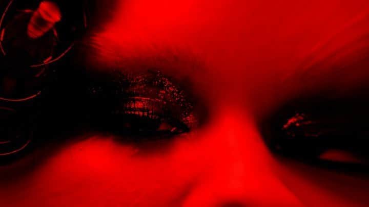 ミュグレーのインスタグラム：「Mugler Spring Summer 2021 part 01 by @cadwallader directed by @florian.joahn featuring music by @0800shygirl. - - Creative Director @cadwallader Film director @florian.joahn Stylist @haleywollens  Casting @julialangecasting  3D direction @andreiwarren Jewelry @lorette.coleduprat for mugler Hair @vpintomoreira Make-up @ingegrognard for @lorealparis, @psychwitch_  Nails @sylviemacmillan.nails  Music @lukas.heerich  Music artists @0800shygirl @aishadevi5d Production @compulsoryview  Local production @akassi_productions Set design @julien_ca  3D production @misatostudio  Editor @sara.digibeater.faulkner Post Producer @ghandiec  Featuring  @arrriish  @bellahadid  @madamedebrashaw  @boyfall.out @limtrf  @kai_isaiah_jamal  @lidia.judickaite  @rayamartigny  @xumeen #mugler」