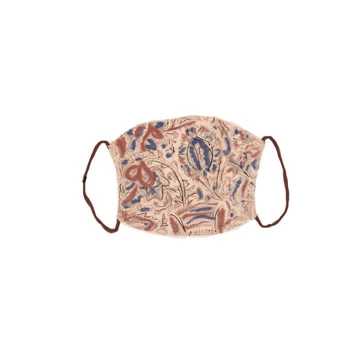 マッタのインスタグラム：「Our face masks have arrived 💛😷💛 Our masks, made of hand block printed cotton kalamkari and handwoven cotton ikat prints designed by Cristina Gitti, feature a pocket inside for filters *not included and an interior layer of heavy silk/satin for added protection. ✨Let's watch out for one another✨ ~ link in bio for more ~」