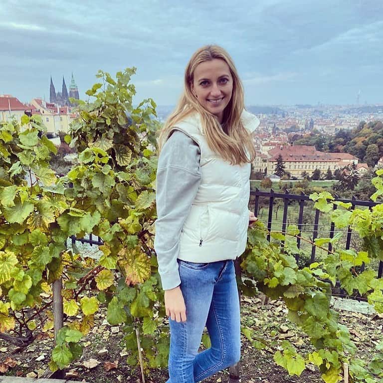 WTA（女子テニス協会）さんのインスタグラム写真 - (WTA（女子テニス協会）Instagram)「😊🍃 #Repost @petra.kvitova  ・・・ Get outside and enjoy that fresh air 🌿🍂 #simplepleasures」10月24日 2時43分 - wta