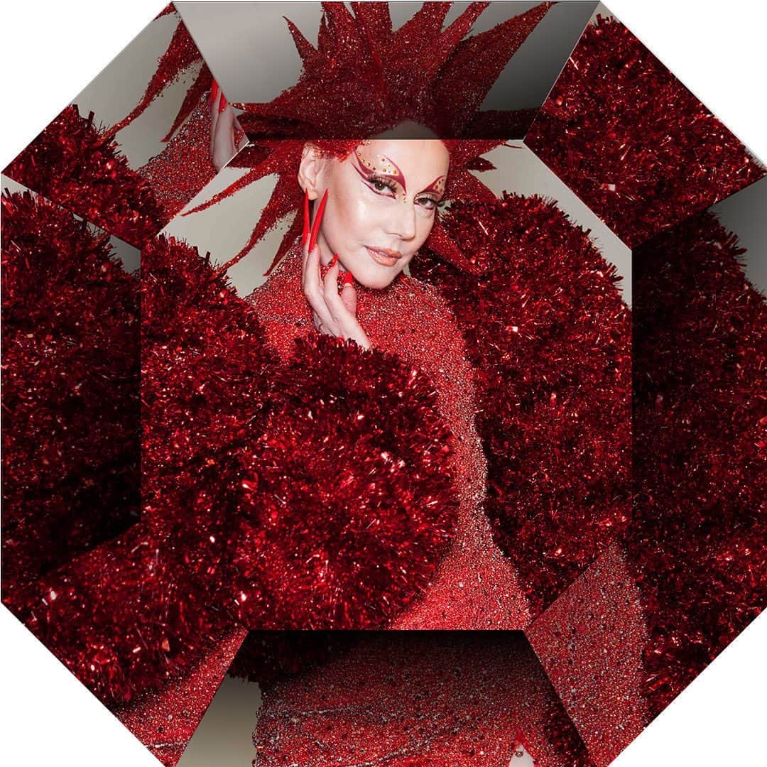 SWAROVSKIさんのインスタグラム写真 - (SWAROVSKIInstagram)「Swarovski is pleased to collaborate with designer @ChristianCowan for his Spring/Summer 2021 collection, that features an opulent mix of crystals – specifically fancy stones in vibrant shades of red, from Siam to Scarlet. The inspiration? The British punk rock movement of the 1970s – and the rebellion of today's youth.  Photography by @jeffdrphoto  #SwarovskiFashionStories #SwarovskiCreativeCollaborations #SwarovskiForProfessionals #SwarovskiCrystals #Swarovski @ChristianCowan #ChristianCowan #NYFW #SS21」10月24日 2時49分 - swarovski