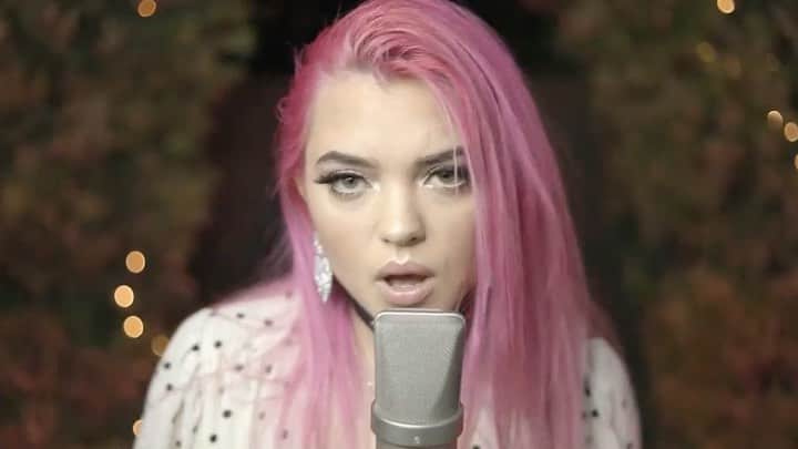 HEY VIOLETのインスタグラム：「PARTY GIRL BACKYARD SESSION OUT NOW!!! if you’ve ever felt alone in a room full of people, we think you’ll love this one.  swipe up on our story to watch it✨ we’re honestly so excited to finally release this version of party girl for y’all to listen to. we worked really hard on making this song come to life in all its acoustic wonder. hope you love it as much as we do xoxoxo (shot&edited by hv. mixed by @jonasjalhay)」