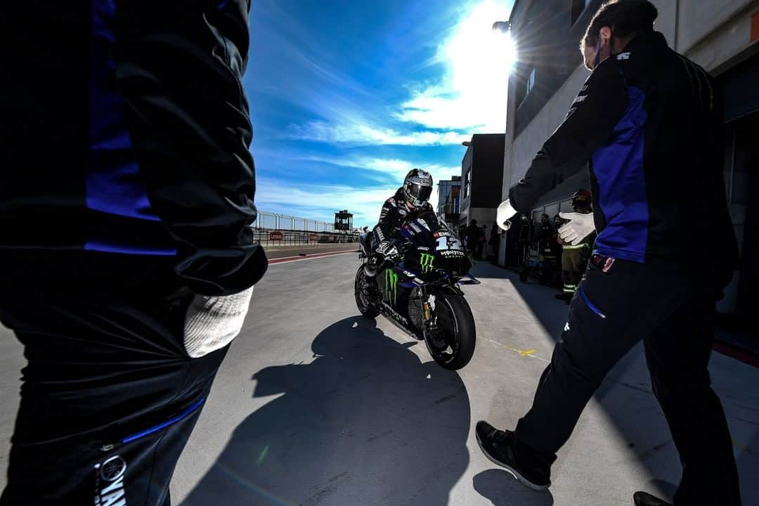 YamahaMotoGPさんのインスタグラム写真 - (YamahaMotoGPInstagram)「Today was a good start to the Teruel GP weekend 💪  We'll keep pushing tomorrow ✊  #MonsterYamaha  #MotoGP  #AlcanizGP」10月24日 3時28分 - yamahamotogp