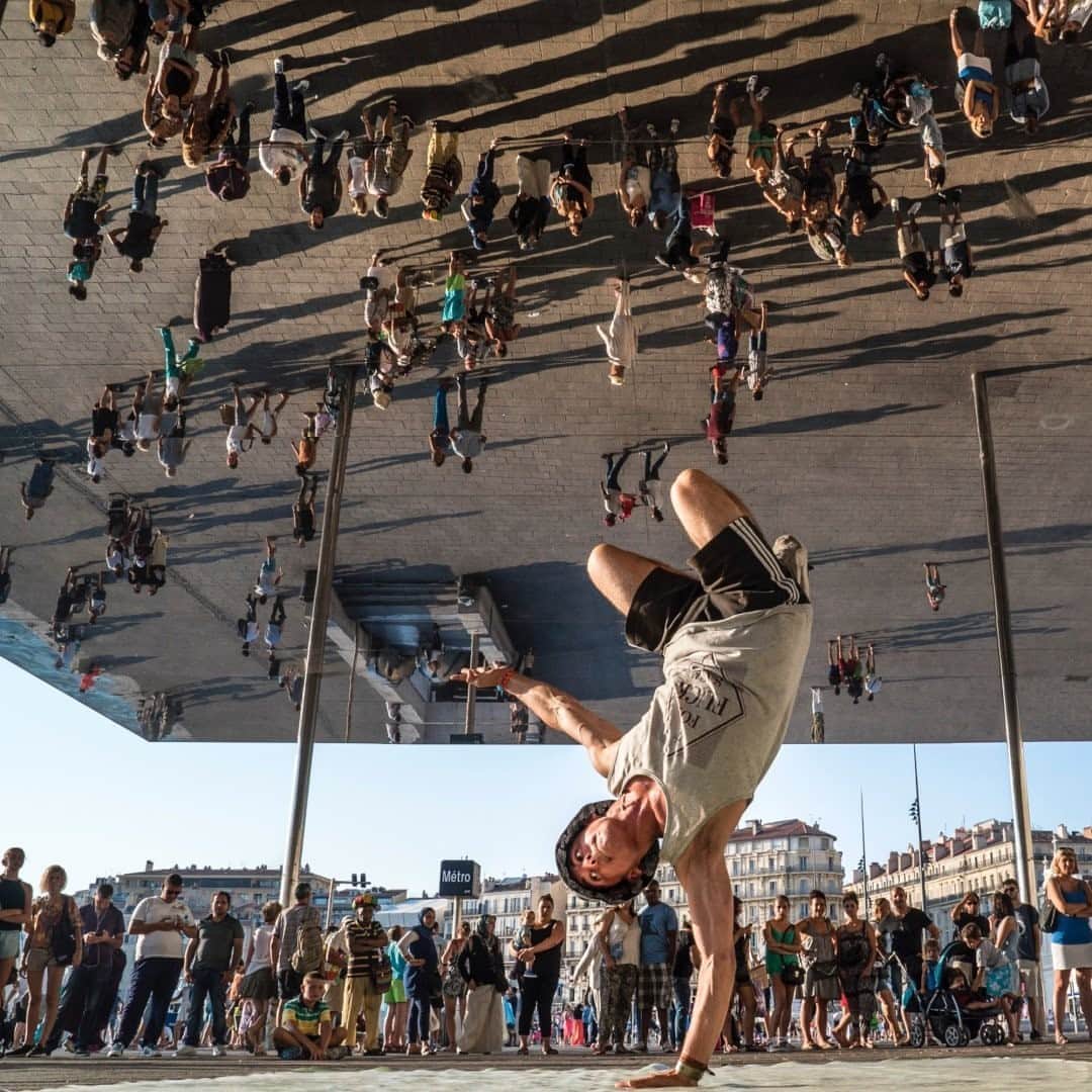 National Geographic Travelさんのインスタグラム写真 - (National Geographic TravelInstagram)「Photo by @Justin.Jin / A street dancer performed under a giant mirror near the Old Port in the southern French city of Marseille before the pandemic hit. Marseille, with its strongly contrasting cultures, is among the coolest, hottest cities in Europe.  Follow @justin.jin for more stories and images from around the world. #dance #Marseille #france #justinjin」10月24日 3時37分 - natgeotravel