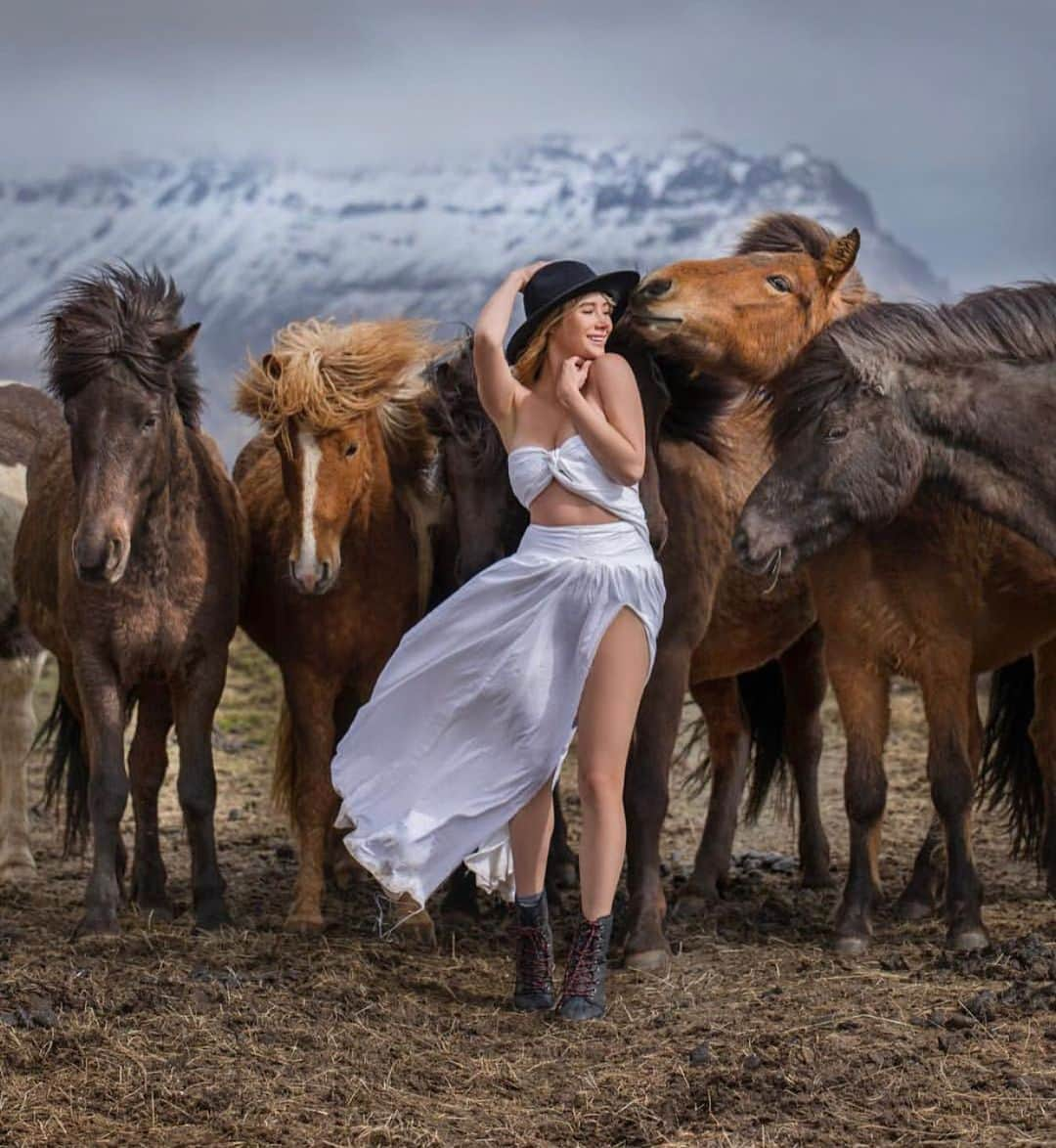 Steve Bitangaのインスタグラム：「One of my favorite captures traveling the world with @saraunderwood #iceland」