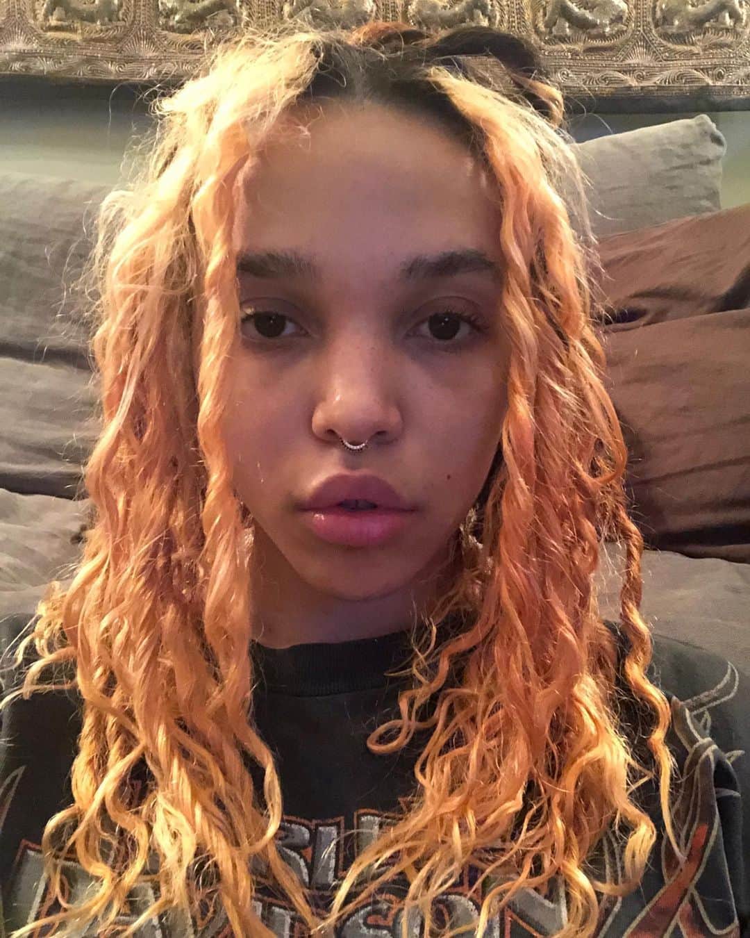 FKAツイッグスのインスタグラム：「i wanted to see if blondes have more fun but ended up kinda peach i can confirm it’s not more fun but i think mostly i’m now a my little pony which is vibey i think but only when i’m being taken out for a ride  x」