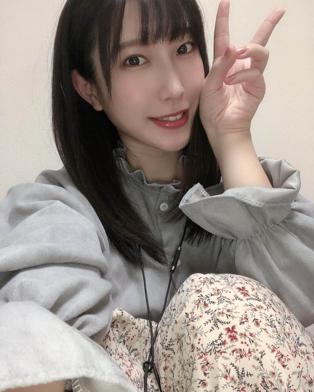 橋本友梨英のインスタグラム：「眠れない！まだ起きてる人挙手🙋‍♀️ #睡眠 #大事 #japan #tokyo #idol」