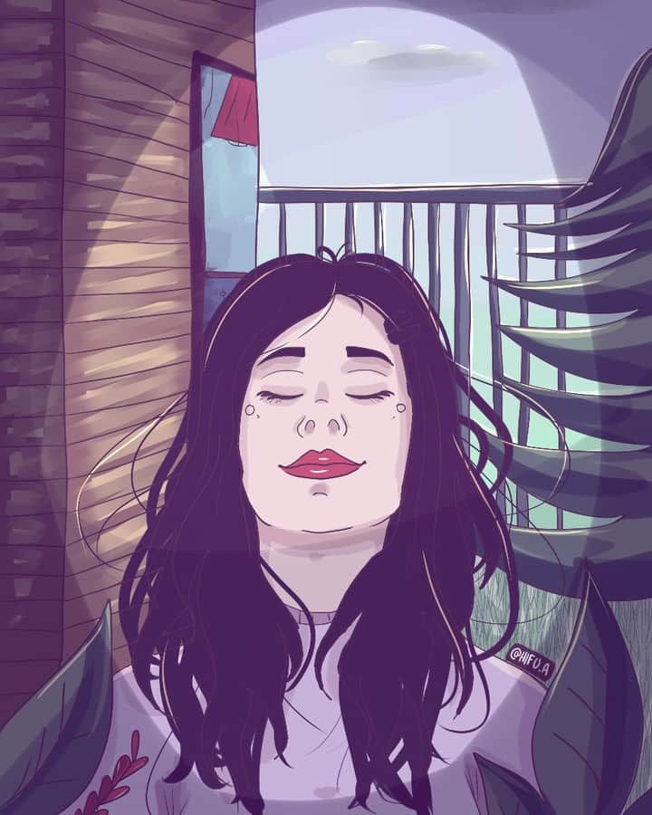 のインスタグラム：「Un poquito de luz entre tanto encierro.  A veces no sé si es que no tengo más palabras y perdí las ganas de escribir, o si es que tengo demasiadas y tantas que no sé por dónde empezar. Y esa duda e incertidumbre por cuál de las dos opciones será no me deja avanzar ni probar.  De repente te escribo una carta de amor, y al rato un cuento de terror. Y sueño con hadas, y después con fantasmas. Anoche me perseguía un demonio, era un demonio dulce, le gustaba la miel. Y al rato estaba en la playa y tenía el pelo carré con rulos que nunca tuve. Y escribo sinsentidos y se vuelve un ida y vuelta, y esa inspiración que antes había ahora me abruma. Y las palabras se vuelven surrealistas, pero creo que tienen más sentido de esa forma. Y me escribe mi locura, esa que hace rato no veía, y me sonríe, "al fin volviste" me grita entusiasmada, pero no te ilusiones no, que unos minutos lloro de nuevo. Y así voy y vengo en mi cabeza mil vueltas que vuelven al principio y empieza otra vez terminando en la nada. Porque a veces no sé si es que no tengo más palabras, o que tengo demasiadas y no sé por dónde empezar.」