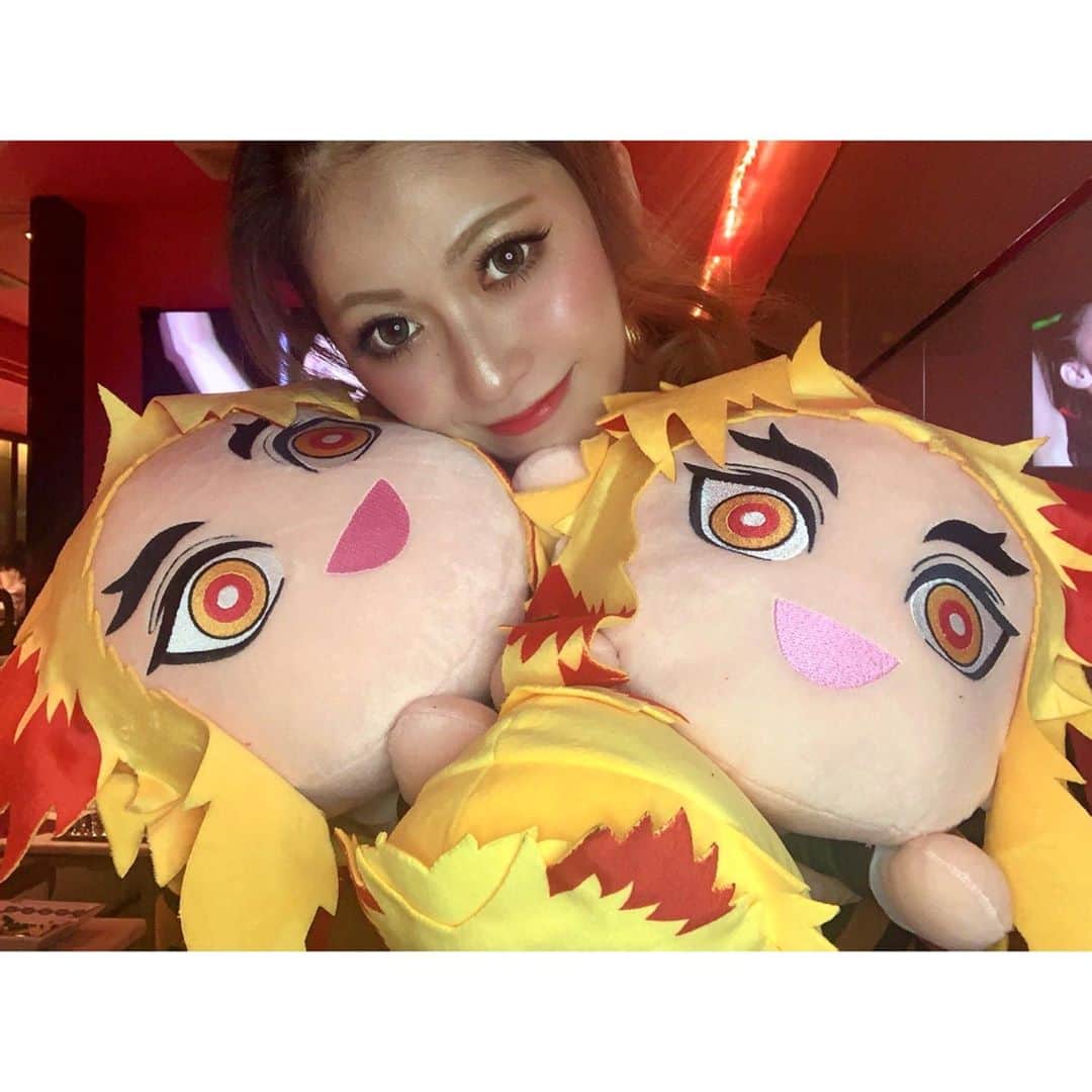 葉月樹里のインスタグラム：「煉獄さん🔥❤️  . . .  #葉月樹里 #soiréeine #ソワレーヌ #鬼滅の刃 #無限列車編 #煉獄杏寿郎 #煉獄さん #メガジャンボ寝そべりぬいぐるみ  #映画見てからマイブーム #推しメン」