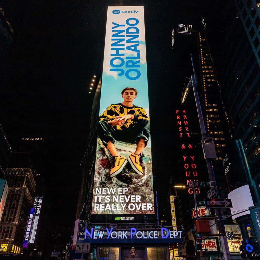 ジョニー・オーランドのインスタグラム：「this !!! is !!! crazy !!! thank u thank u thank u  @spotify @spotifycanada  so grateful <3」