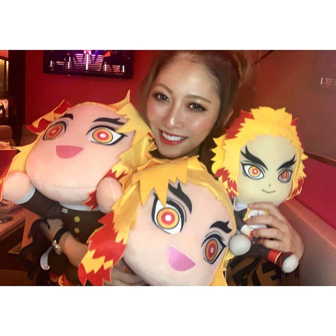 葉月樹里のインスタグラム：「煉獄さん🔥❤️  . . .  #葉月樹里 #soiréeine #ソワレーヌ #鬼滅の刃 #無限列車編 #煉獄杏寿郎 #煉獄さん #メガジャンボ寝そべりぬいぐるみ  #映画見てからマイブーム #推しメン」