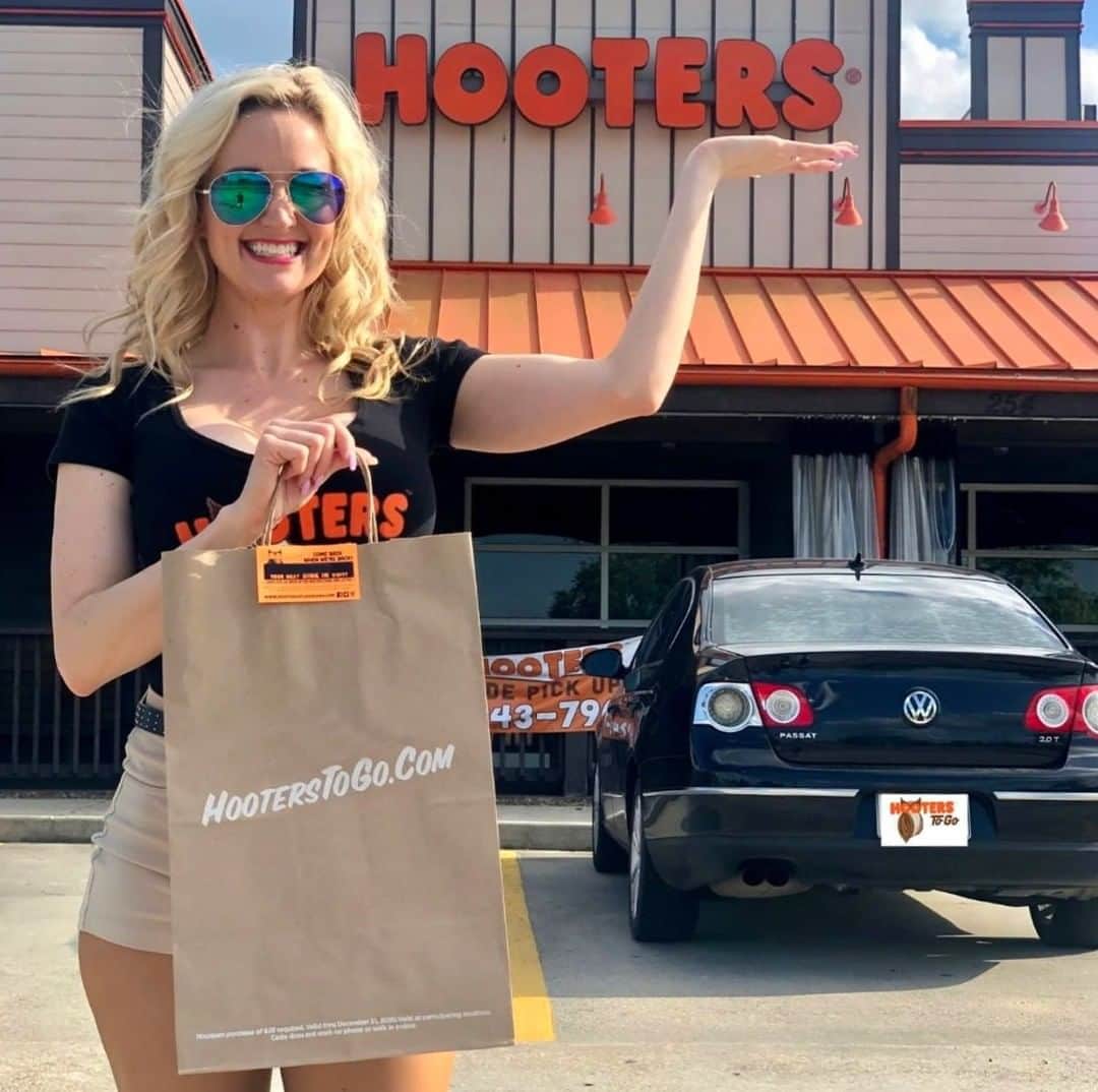 Hootersさんのインスタグラム写真 - (HootersInstagram)「Doesn’t get better than being able to eat your favorite wings anywhere and everywhere.   1. Place an order on the Hooters app or HootersOnTheFly.com  2. Enter your vehicle type, color and enable location sharing so the Hooters Girls are notified when you arrive 3. Park in a designated spot 4. Hang tight and we’ll bring you your order   Use code ONTHEFLY20 for 20% off $30+ orders or code ONTHEFLY25 for 25% off $50+ orders on HootersOnTheFly.com or our app.   *Valid at participating locations only. Cannot be combined with other offers.」10月24日 4時00分 - hooters